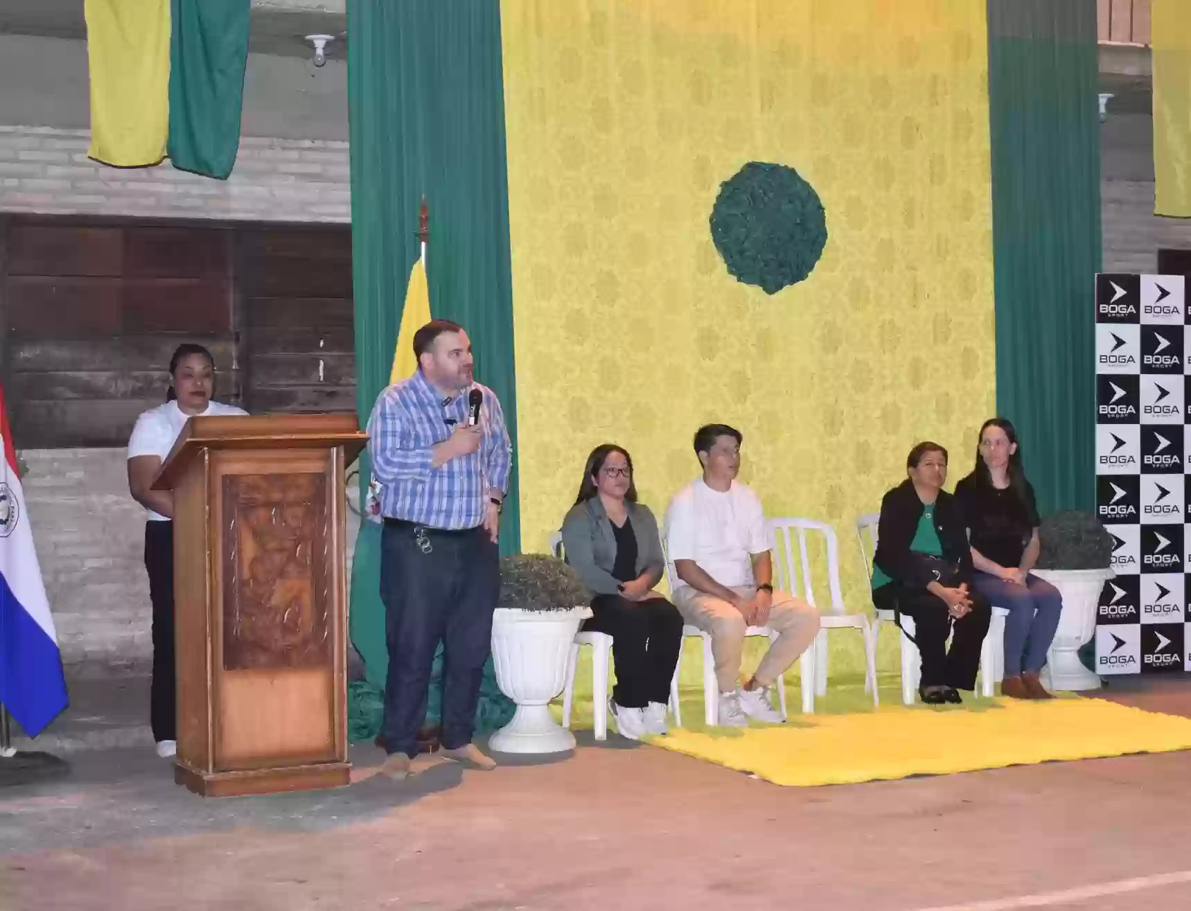 Entrega de 90 atuendos deportivos a los estudiantes de la Escuela Deportiva Municipal de Emboscada